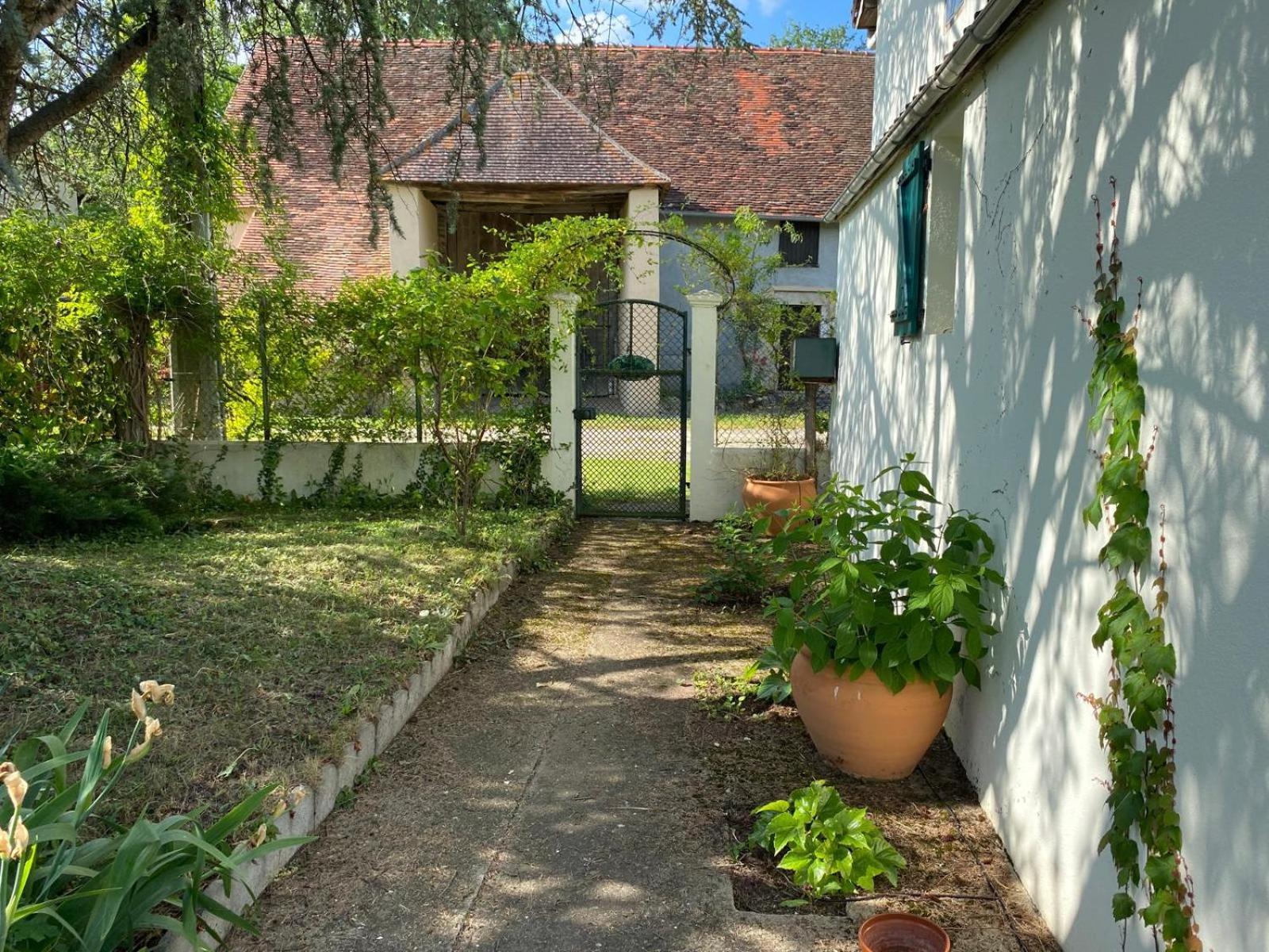 Les Feuilles Jaunes Chantenay-Saint-Imbert Exteriör bild